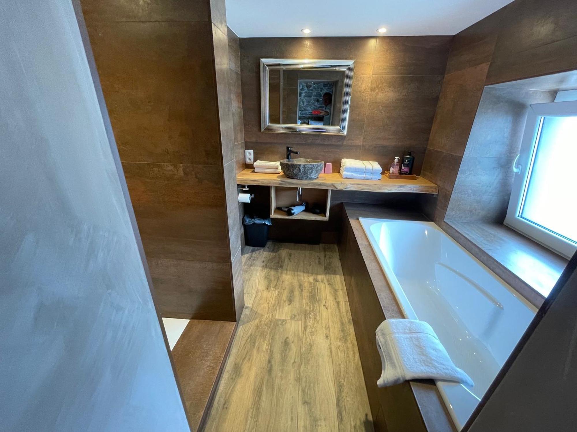 Les Chambres De Laurette Spa Luaran gambar