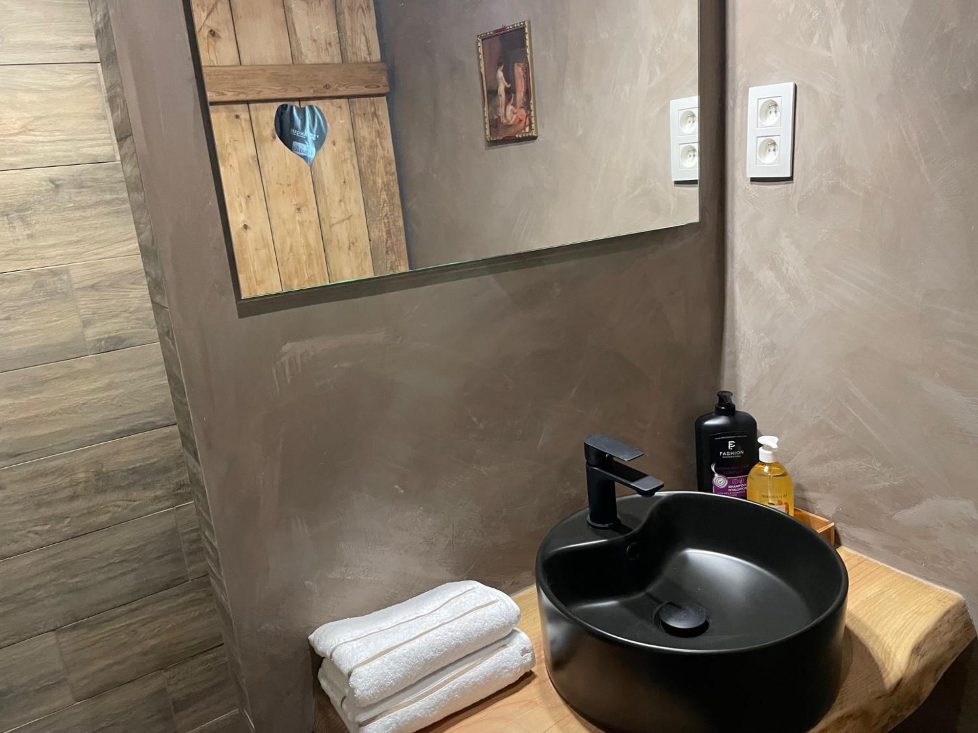 Les Chambres De Laurette Spa Luaran gambar